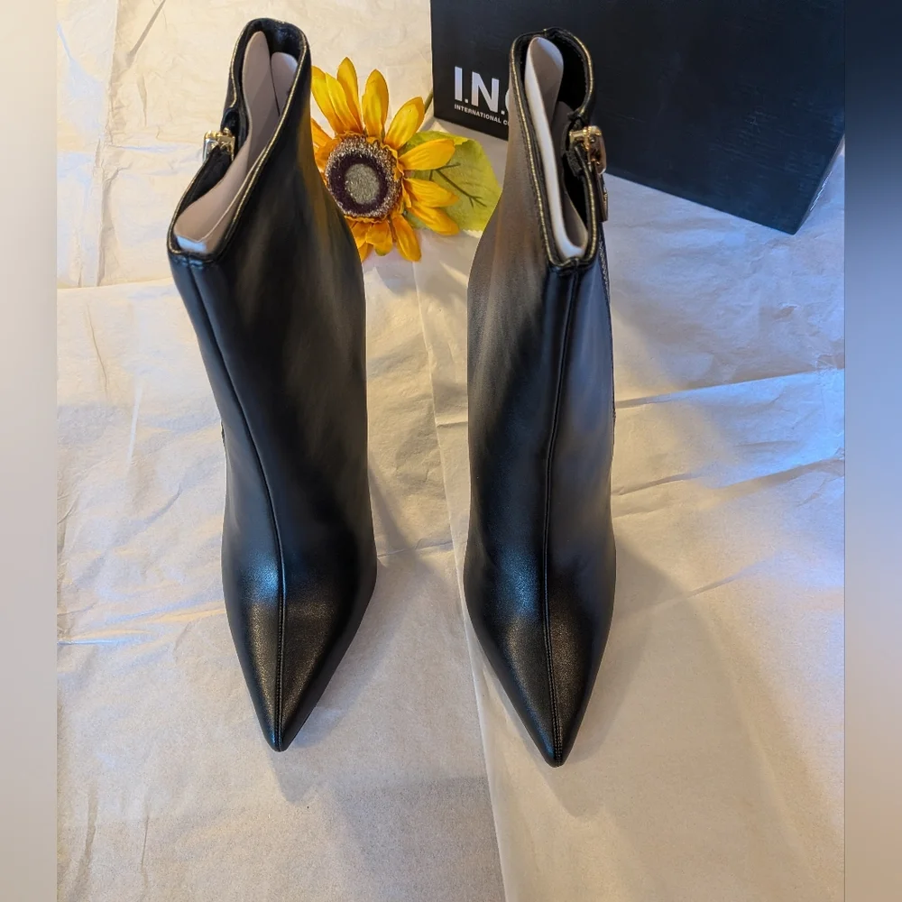 NWT! I.N.C. Women's Black Pointed-Toe Zip Booties Size 10M - Picture 5 of 6